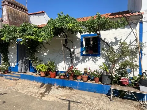 Moradia típica T2 com Quintal, São Mateus, Montemor-o-Novo