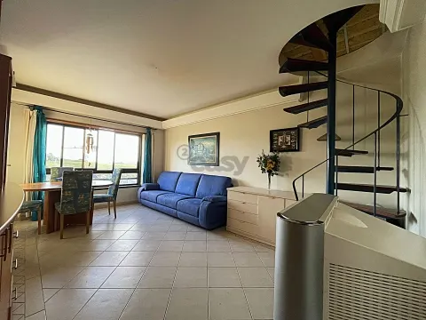 T2+1 luminoso com elevador em Tercena - Oeiras