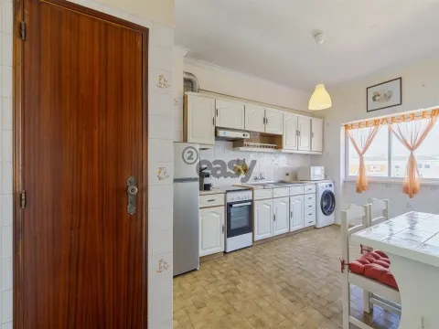 Apartamento T3 com parqueamento e arrecadação