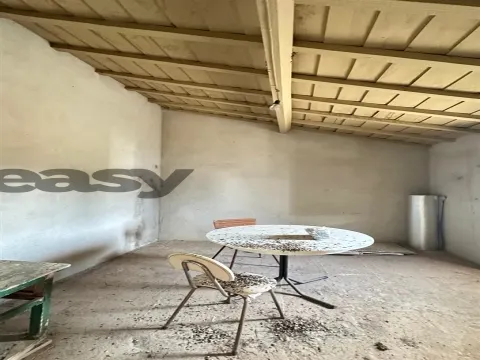 Moradia T2 para restaurar com amplo terreno em Marmelar - Vidigueira