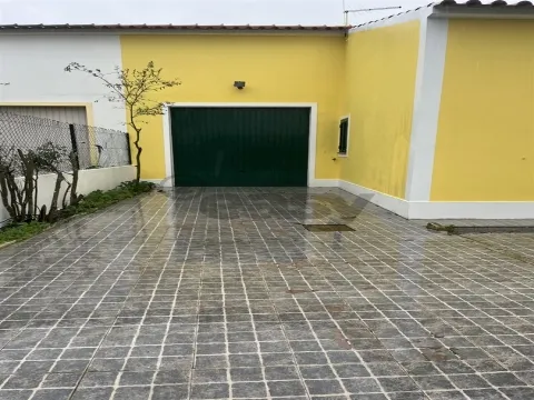 Moradia T3 +2 com piscina 