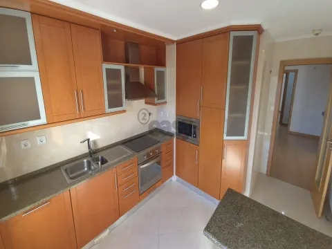 T3 nas Colinas Cruzeiro com 4 parqueamentos