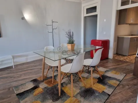 APARTAMENTO T1 COM LOGRADOURO DE 78M2