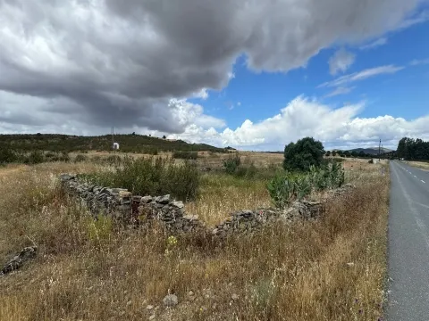 Terreno Urbano para Construção com 1685m2 , São João dos Caldeireiros, Mértola