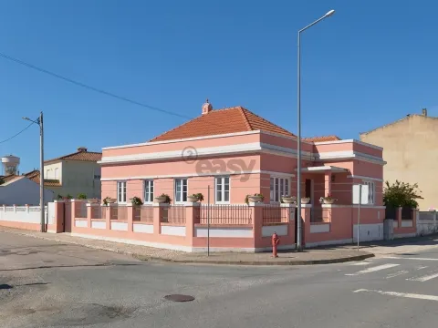 Moradia de Charme Totalmente Renovada com Piscina em Ermidas-Sado