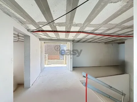 Moradia Minimalista de Luxo com Vista Panorâmica – Calheta