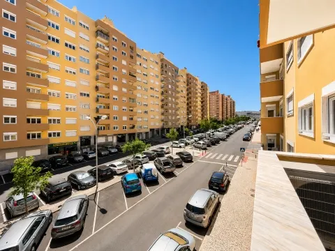 T3 com excelentes áreas com acabamentos de excelência em Nova Carnaxide