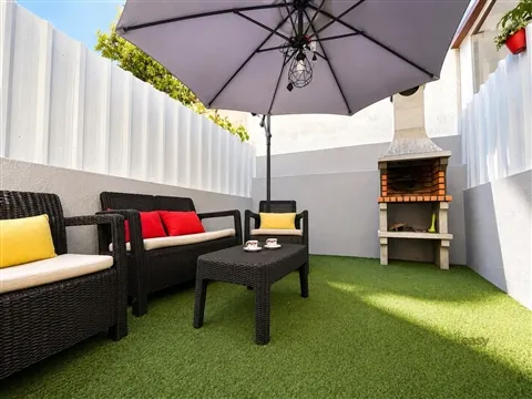 Apartamento T2+1 com Garagem e Logradouro em Vale Milhaços