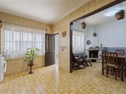 Moradia Geminada T6