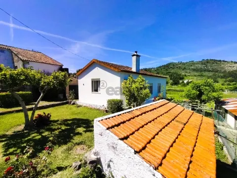Moradia T2 em Vilar de Mouros com 3000m² de Terreno | Caminha