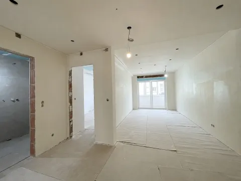 T2 remodelado a 10 min do metro e comboio