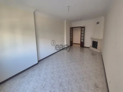 T2 na Cavaleira com parqueamento