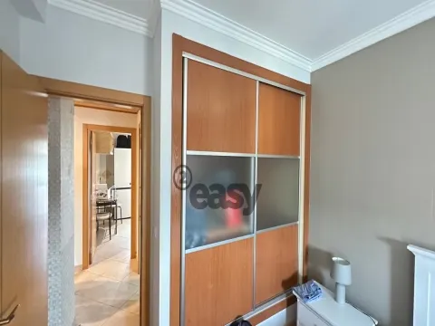Apartamento T2 Seminovo com Potencial Duplex na Quinta do Conde