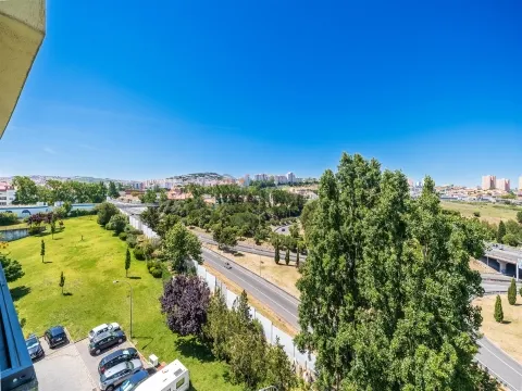 Apartamento 8 assoalhadas em Odivelas