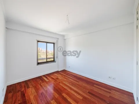 Apartamento 8 assoalhadas em Odivelas