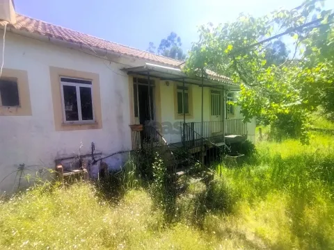 Propriedade com Ruína e Vista Rio para Turismo em Caminha