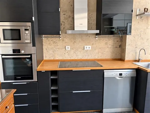 T2 com terraço perto comboio Amadora