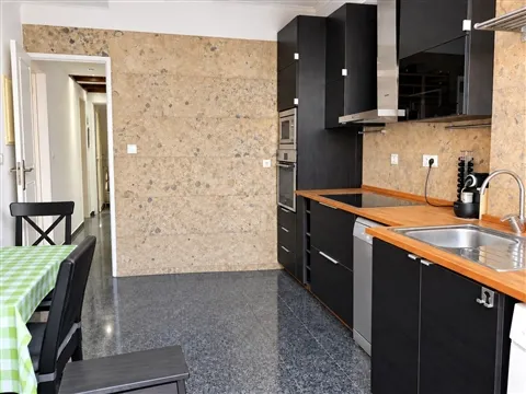 T2 com terraço perto comboio Amadora