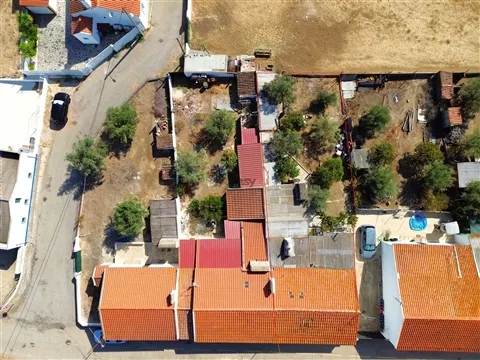 Moradia térrea T3 com quintal em São Vicente de Valongo, Évora
