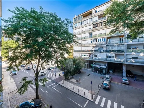 2 bedroom apartment in Benfica