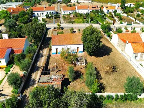 Quinta à venda em Borba | 1.700m² urbanos e potencial de ampliação