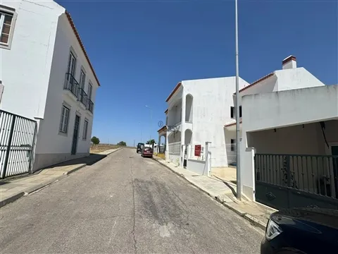 Moradia T5 de Luxo em Fase de Acabamentos em Castro Verde