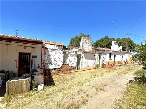 Casa alentejana para reabilitar com proposta conceptual T2+1 — Frandina, Estremoz
