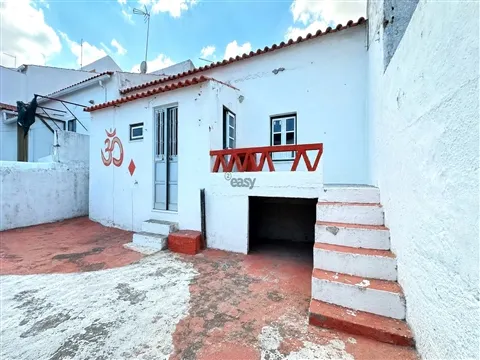 Moradia Térrea T2 com Logradouro E Elevado Potencial, Cabeço de Vide