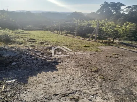 Baugrundstück mit 712 m² in Carreira Branca, Meinedo, Lousada.