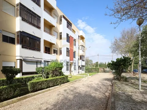 Arrendamento - Apartamento T3  - Renovado - São Pedro do Estoril