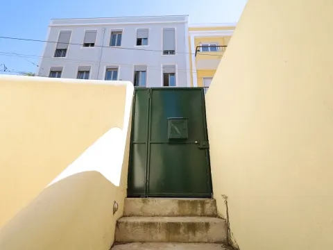 For Rent - T2 – Renovated – Large Outdoor Patio – Alcântara