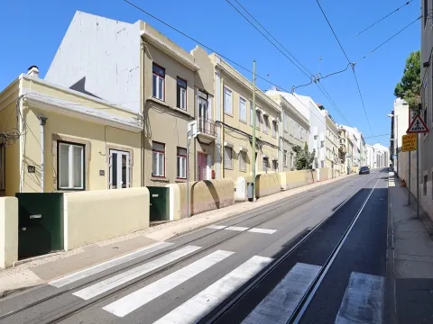 For Rent - T2 – Renovated – Large Outdoor Patio – Alcântara