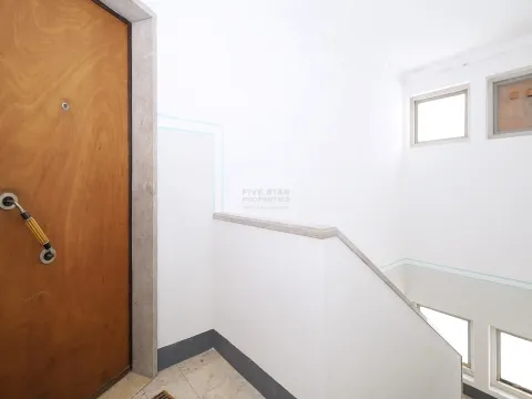 Apartamento - T1 - Último Andar - Calçada do Carrascal - Olaias
