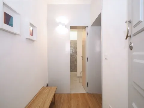 Apartamento T1 – Lapa – 70m2  Renovado – Mobilado