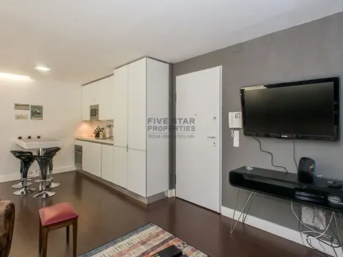 Arrendamento - Apartamento T1 Duplex -  Mobilado - Av. da Liberdade