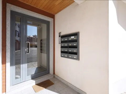 Arrendamento - Apartamento T2   – Garagem - Mem Martins - S. Carlos