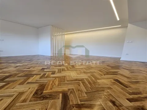 Apartamento T3+1 RENOVADO no centro do Porto