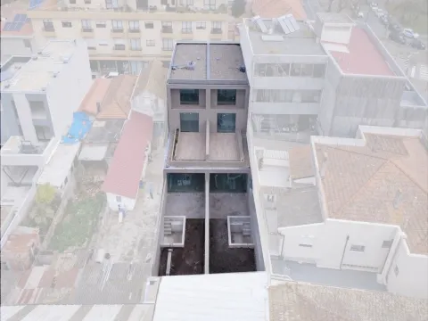 Moradia Geminada, T4 com 2 suítes e piscina no centro de Matosinhos