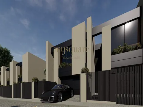 Moradia T3 de 3 frentes com jardim em São Pedro da Cova, Gondomar