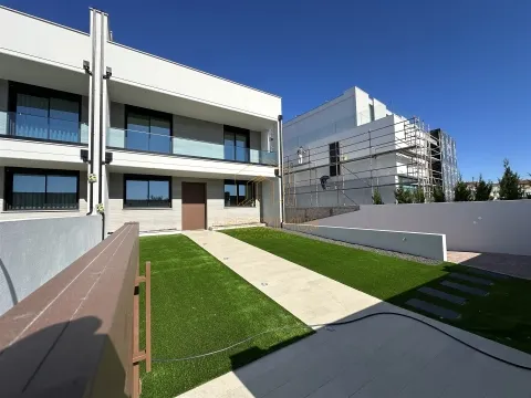 Moradia T5 de luxo c/ elevador, piscina e vista soberba.