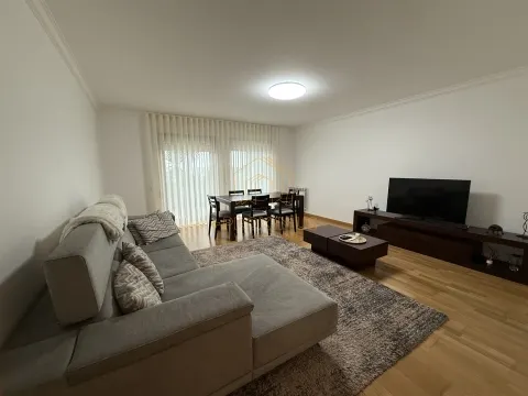 Apartamento T3 c/ garagem - Urbanização Quinta da Borloteira