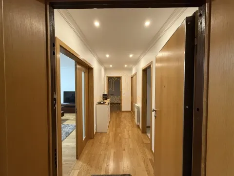 Apartamento T3 c/ garagem - Urbanização Quinta da Borloteira