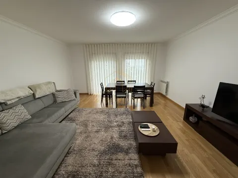 Apartamento T3 c/ garagem - Urbanização Quinta da Borloteira