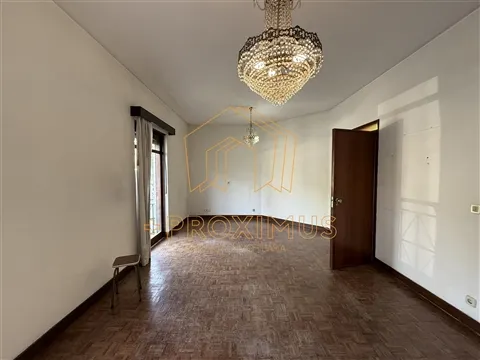 Apartamento T3 com Garagem - Abadias