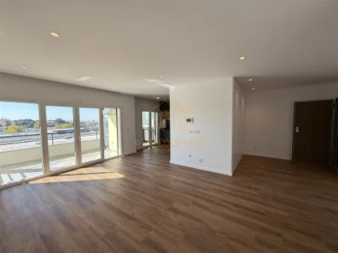 Apartamento T3 novo c/ garagem– Tavarede