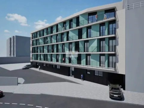 Apartamento T2 com varanda e garagem ao Pólo Universitário