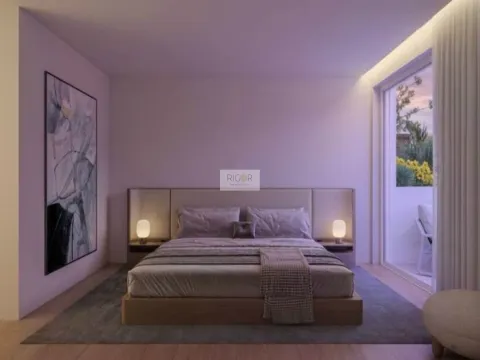 Apartamento T4 com pátio, 3 lugares de estacionamento e arrumo em Matosinhos Sul