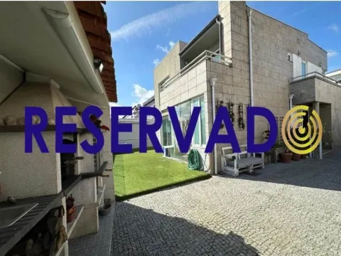 Moradia T4 de 4 frentes na cidade da Maia