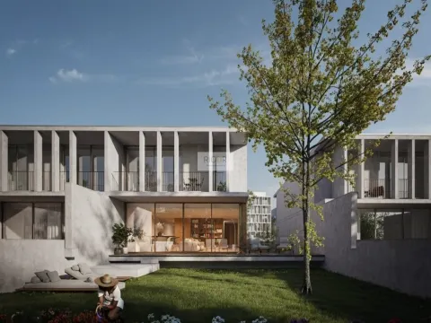 Moradia T3 em construção de 3 frentes em Arcozelo