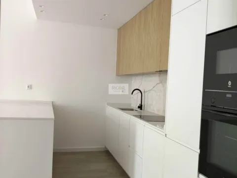 Apartamento T2 com terraço de 255m2 em Matosinhos